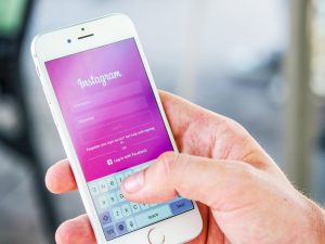 Read more about the article インスタグラムで収益化、ライブ配信用のバッジと広告をテスト開始