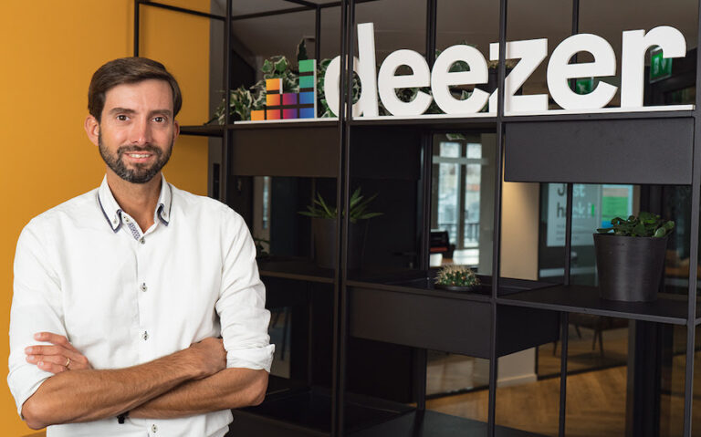 Deezer、不必要なコンテンツ、2600万曲以上をプラットフォームから削除。ユニバーサル ミュージックと「アーティスト中心」分配モデルを導入以降に実施