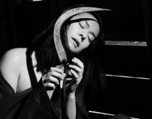 Read more about the article ミツキをグローバル・アーティストへと成功に導いた、Secretly Groupの長期的なアルバム・マーケティング戦略