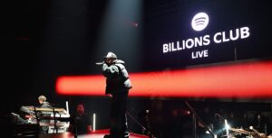 Read more about the article Spotify、同社初の音楽映画を配信。『Billions Club Live with The Weeknd: A Concert Film』