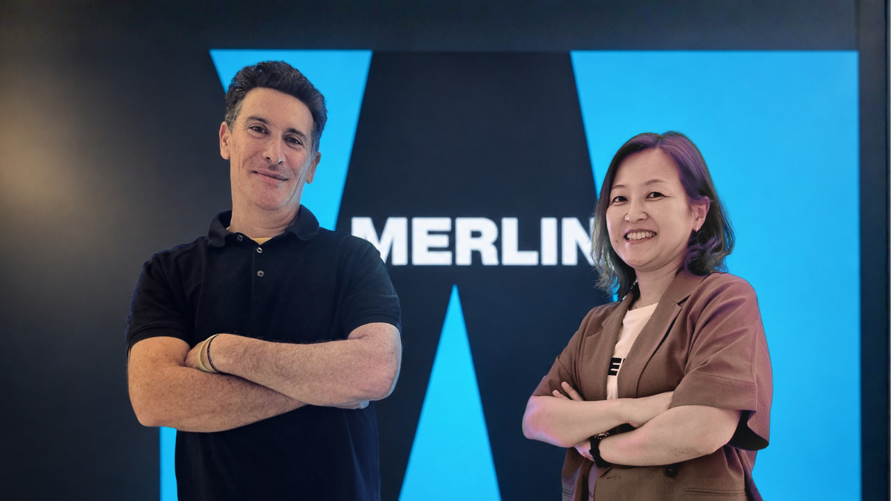 チャーリー・レクストン(Merlin CEO)とヒル薫子(Kaoruko Hill、Merlin APAC ゼネラル・マネージャー)
